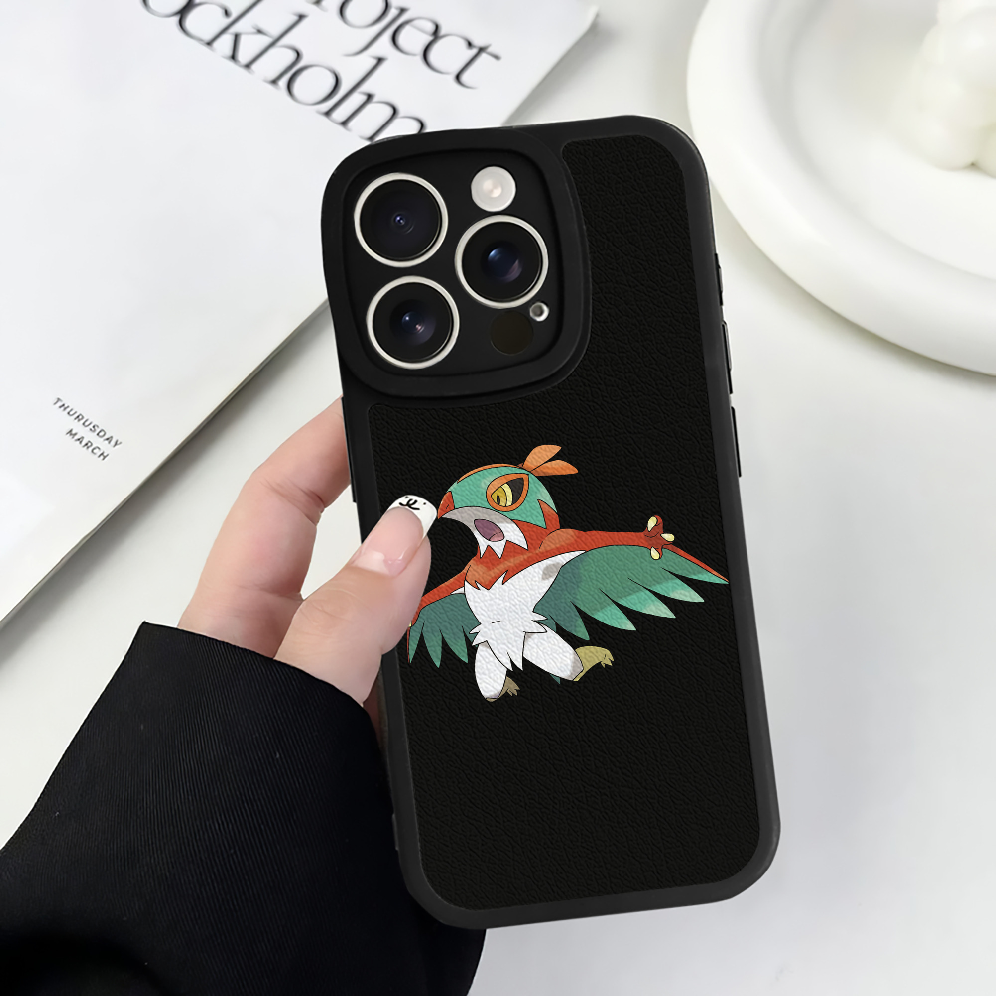 （画像用） ポケットモンスター Pokémon 【iPhone 16シリーズ対応】シリコンスマホケース（レザー調） 材質：シリコン
